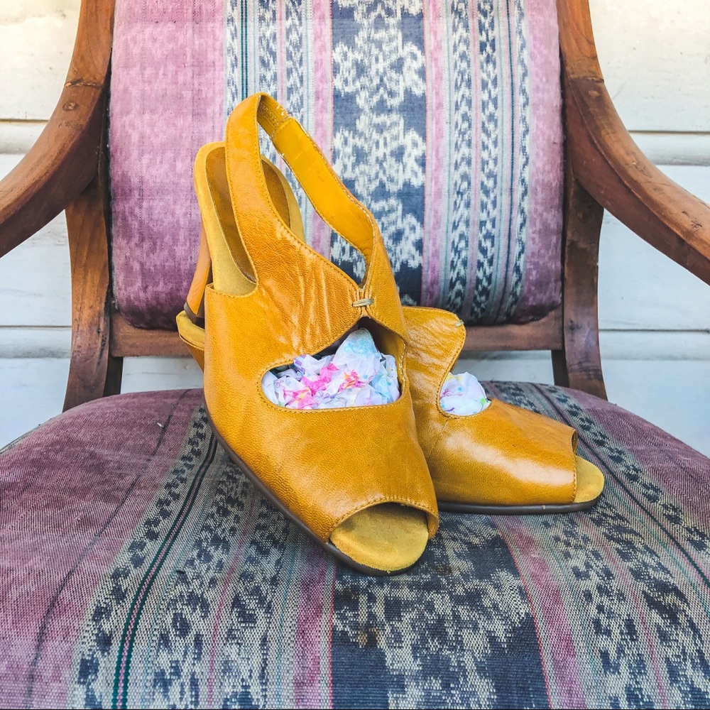 Aerosoles Mustard 40s Vintage Style Sandal Heels